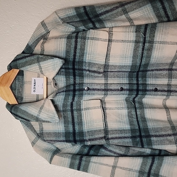 Old Navy Transitional Plaid Utility Shacket - Picture 2 of 14